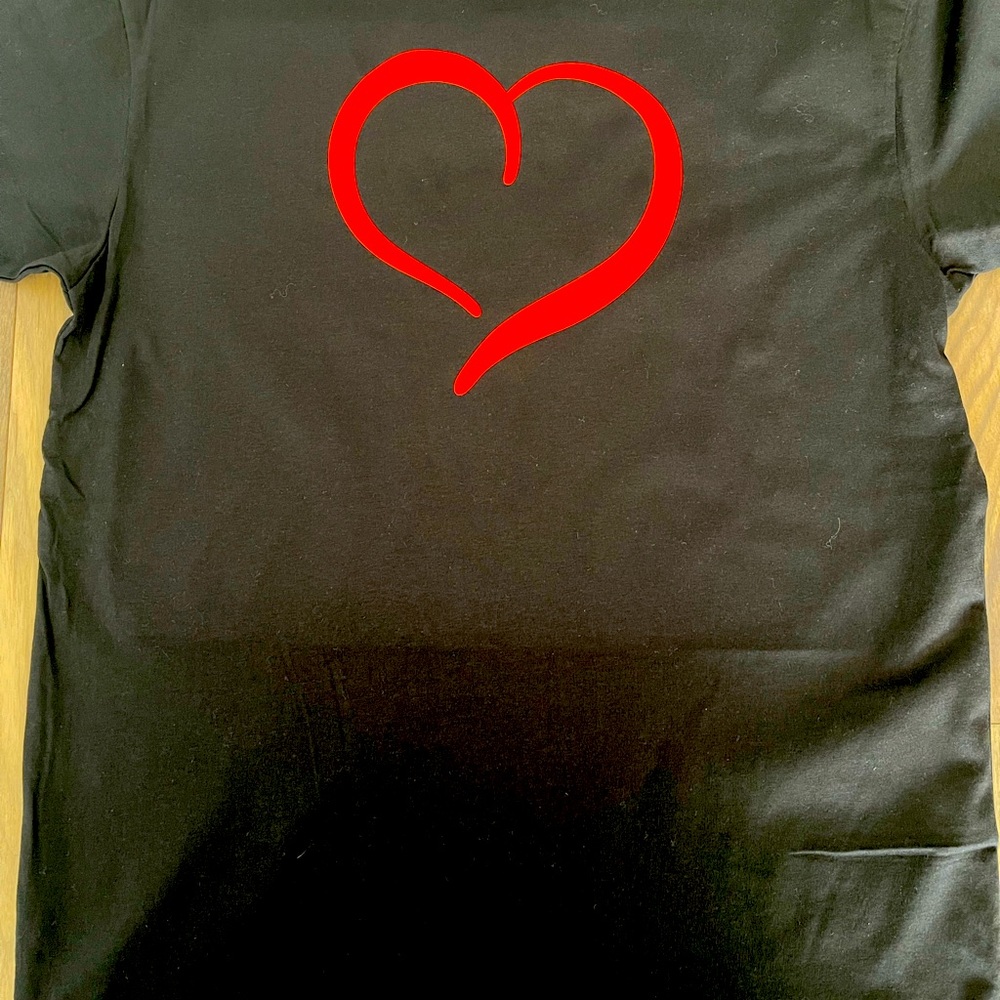NWOT Got Love? T-Shirt - Picture 4 of 9
